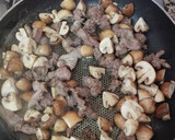 Foto del paso 1 de la receta: Cintas de espinacas picantes con carne y champiñones