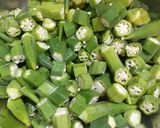 Foto langkah ke 1 dari resep Tumis sayur okra Tuna ala arabi.