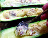 Foto del paso 5 de la receta: Calabacines rellenos al gratén