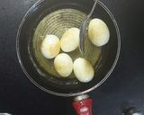A picture of step 2 of Eggs potato curry.