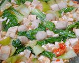 Foto langkah ke 4 dari resep Tumis pokcoy udang telur.