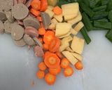 Foto langkah ke 2 dari resep Sup makaroni sosis.