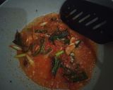 Foto langkah ke 4 dari resep Tumis oncom pedas kemangi.