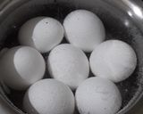 A picture of step 1 of Egg gravy.