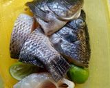 Foto langkah ke 1 dari resep Ikan Nila Bumbu Kuning.