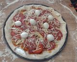 Pas rețetă Pizza cu margini umplute cu cașcaval 6 fotografie