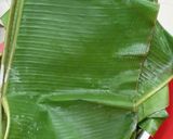 A picture of step 1 of Bánh Bột Lọc Wrapped in Banana Leaves.