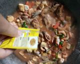 Foto langkah ke 4 dari resep Tumis Seafood Tahu.