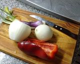 Foto del paso 1 de la receta: Pescado sobre colchón de verduras y tapado con papas gratinadas