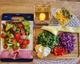 Foto del paso 1 de la receta: Ensalada súper colorida con jamón crudo!🥬