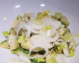 Foto del paso 2 de la receta: Ensalada fresca y distinta con patatas asadas con trufa