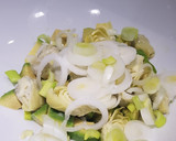 Foto del paso 2 de la receta: Ensalada fresca y distinta con patatas asadas con trufa