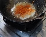Foto langkah ke 2 dari resep Tumis Mie Kuning Basah.