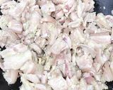 Hình bước làm 4 của món Bao nhiêu cơm cũng hết với món thịt ba rọi rang sả ớt ngon bá cháy!