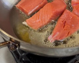 Foto del paso 4 de la receta: *SALMÓN CON PIMIENTOS FRESCOS Y CREMOSOS*