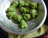 पालक की रोटी (palak ki roti recipe in Hindi) रेसिपी चरण 3 फोटो