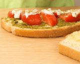 Une image de l'étape 6 de Sandwich frais à l’avocat, salade, tomate & emmental.