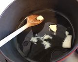 Une image de l'étape 6 de Poulet aux oignons,combavas,crème et gingembre.