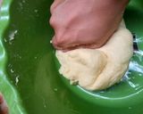 Foto langkah ke 2 dari resep Donat Glaze Susu.