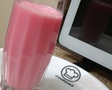 A picture of step 2 of Milk with rooh afza.