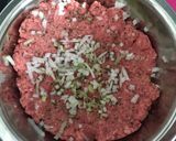 Foto del paso 2 de la receta: Hamburguesa casera con cebolla caramelizada