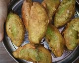 A picture of step 5 of Mirapakaya Bajji with Stuffed Murmura.