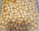 A picture of step 1 of Papri Chana chaat.