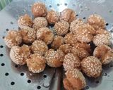 Foto langkah ke 6 dari resep Onde Onde Ketawa Mini Renyah Gurih.