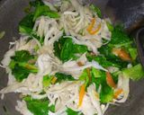 Foto langkah ke 4 dari resep Tumis jamur campur campur.