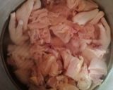 Foto langkah ke 1 dari resep Lempah Kuning Ayam Daun Kedondong.