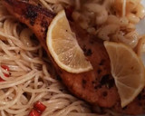 Foto langkah ke 6 dari resep Pasta Aglio E Olio Lemon Butter Salmon Simple dan Enak.