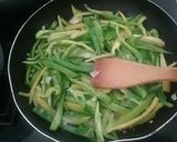 Une image de l'étape 3 de Macaronis Méditerranéens aux Poivrons Fondants et Poulet Grillé 🌶️🍗.