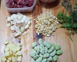 Foto del paso 1 de la receta: Cazuela de lomo, habas y aromáticas de la quinta. (Ragú)