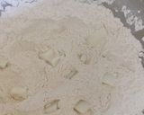A picture of step 2 of Lardy cake.