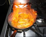 Foto del paso 4 de la receta: Filete de salmón con pimientos asados al pil pil