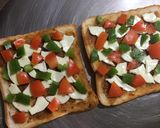 A picture of step 3 of Bread Pizza.