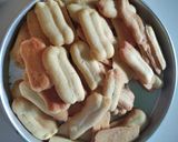 Foto langkah ke 3 dari resep Lidah kucing renyah simpel tanpa cetakan.