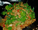 รูปขั้นตอนการทำที่ 1 ของ กระเพราหมูไข่ดาว