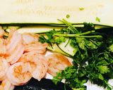 Foto del paso 1 de la receta: Langostinos al Ajillo y Cayena acompañados de Láminas de Zucchini en aceite Picoso