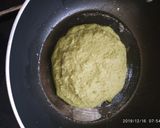 पालक मटर नमकीन पैन केक (Palak matar namkeen pan cake recipe in Hindi) रेसिपी चरण 7 फोटो