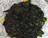 Foto langkah ke 1 dari resep Miyeok Guk (Sup Rumput Laut Korea).