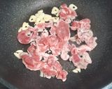 รูปขั้นตอนการทำที่ 2 ของ หมูสไลซ์ผัดพริกหวาน