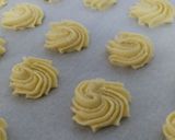 Foto langkah ke 3 dari resep Butter cookies enak simple.