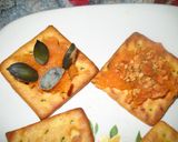 Foto del paso 1 de la receta: Simple o elaborado juntada con amigos: galletitas paté de trucha, morcilla, puré de zanahoria