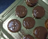 Foto del paso 8 de la receta: Alfajores de chocolate muy fácil de hacer!
