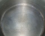 A picture of step 1 of Aloo Qeema.