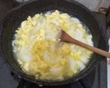 Foto langkah ke 3 dari resep Sup Timun Telur.