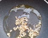 A picture of step 3 of Fettuccine Aglio e Olio.