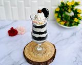 A picture of step 3 of Oreo dessert pots.