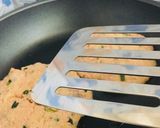 Foto del paso 3 de la receta: Hamburguesas de salmón con Ensalada Caigua Chilena y mix de pimientos Hongos!!